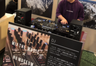 実際に音楽を流すしている学生DJ