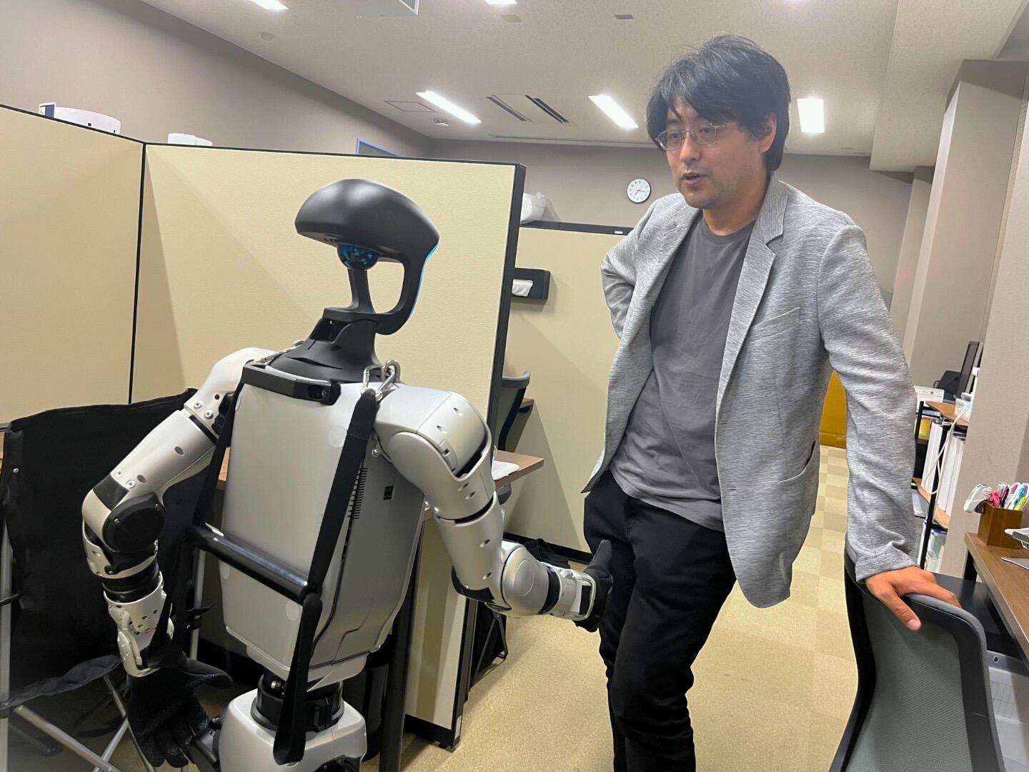 AI dialogue systems for realistic humanoid robots Higashinaka Lab Nagoya University.jpg